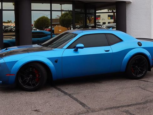 Used 2018 Dodge Challenger SRT Hellcat RWD image 6