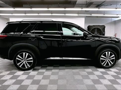 Used 2025 Nissan Pathfinder Platinum AWD/4WD image 15
