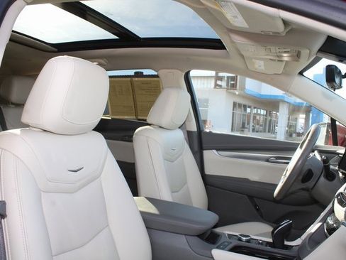 Used 2023 Cadillac XT5 Premium Luxury w/ Technology Package image 16