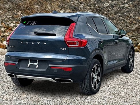 Used 2019 Volvo XC40 T5 Inscription image 2