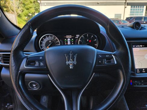 Used 2021 Maserati Levante AWD/4WD image 17