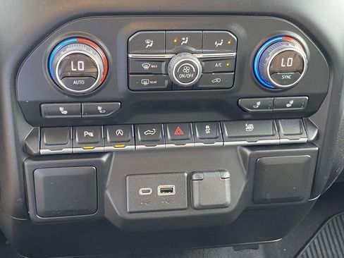 Used 2019 Chevrolet Silverado 1500 LT w/ Convenience Package AWD/4WD image 26