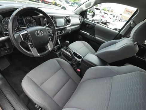 Used 2019 Toyota Tacoma SR5 AWD/4WD image 3