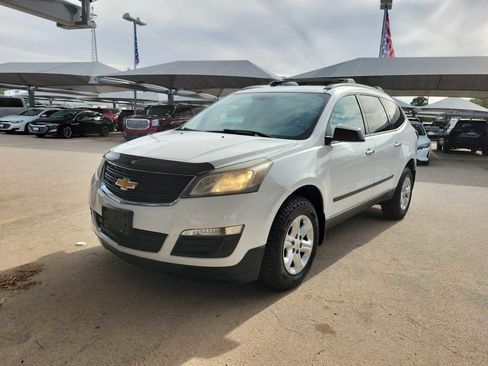 Used 2017 Chevrolet Traverse LS FWD image 4