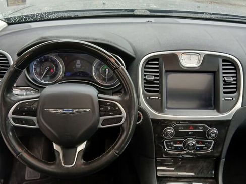 Used 2019 Chrysler 300 Limited image 17