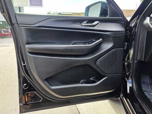 New 2025 Jeep Grand Cherokee Altitude image 11