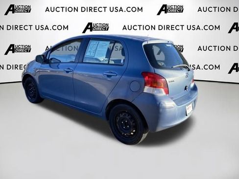 Used 2011 Toyota Yaris Base image 19