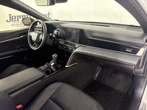 Used 2025 Toyota Camry XSE image 27