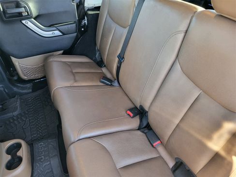 Used 2014 Jeep Wrangler Unlimited Rubicon w/ Connectivity Group image 28