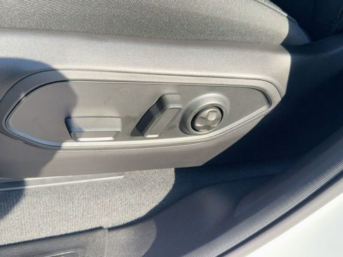 New 2025 Jeep Grand Cherokee L Laredo image 12