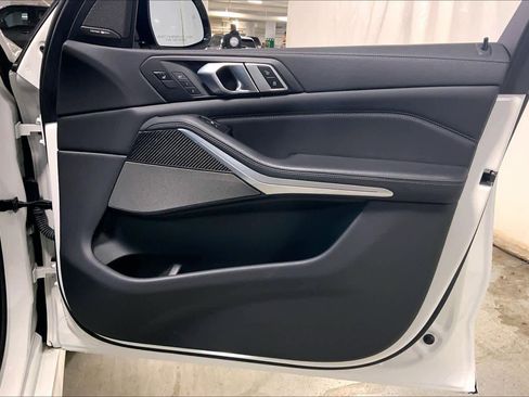 Used 2021 BMW X5 M50i image 23