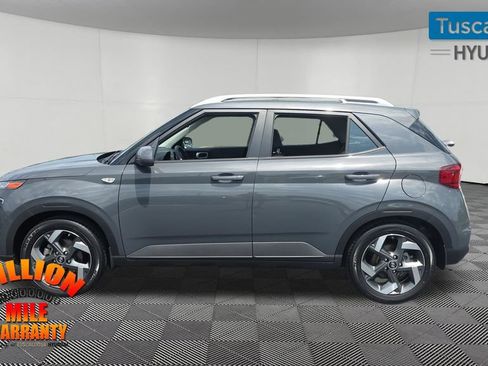 Used 2023 Hyundai Venue SEL FWD image 4
