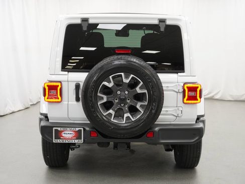 Used 2024 Jeep Wrangler Unlimited Sahara w/ Technology Group AWD/4WD image 18
