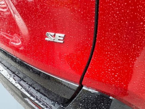 Used 2024 Toyota RAV4 SE image 5