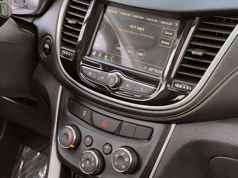 Used 2019 Chevrolet Trax LT w/ LT Convenience Package image 31