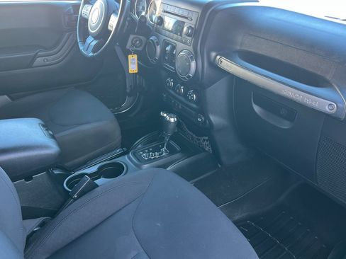 Used 2018 Jeep Wrangler Unlimited Sport S image 17