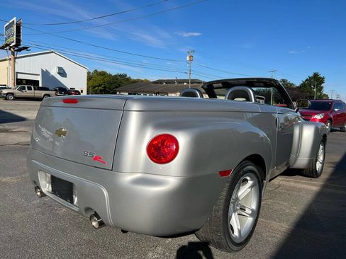 Used 2004 Chevrolet SSR w/ Preferred Equipment Group image 26