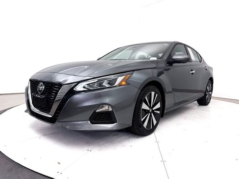 Used 2021 Nissan Altima 2.5 SV w/ SV Premium Package FWD image 12