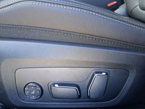 Used 2026 BMW 330i Sedan w/ Premium Package image 12