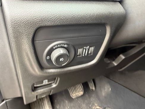 Used 2023 Jeep Grand Cherokee Limited AWD/4WD image 25