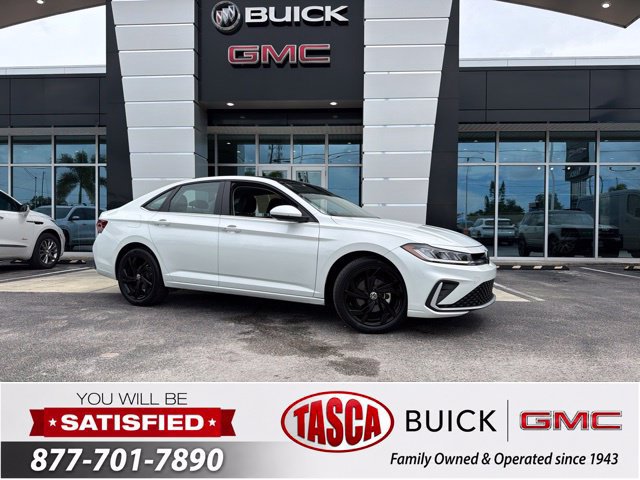 Used 2025 Volkswagen Jetta SE FWD image 1