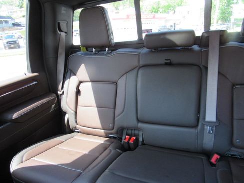 Used 2024 GMC Sierra 2500 Denali w/ Denali Reserve Package AWD/4WD image 8