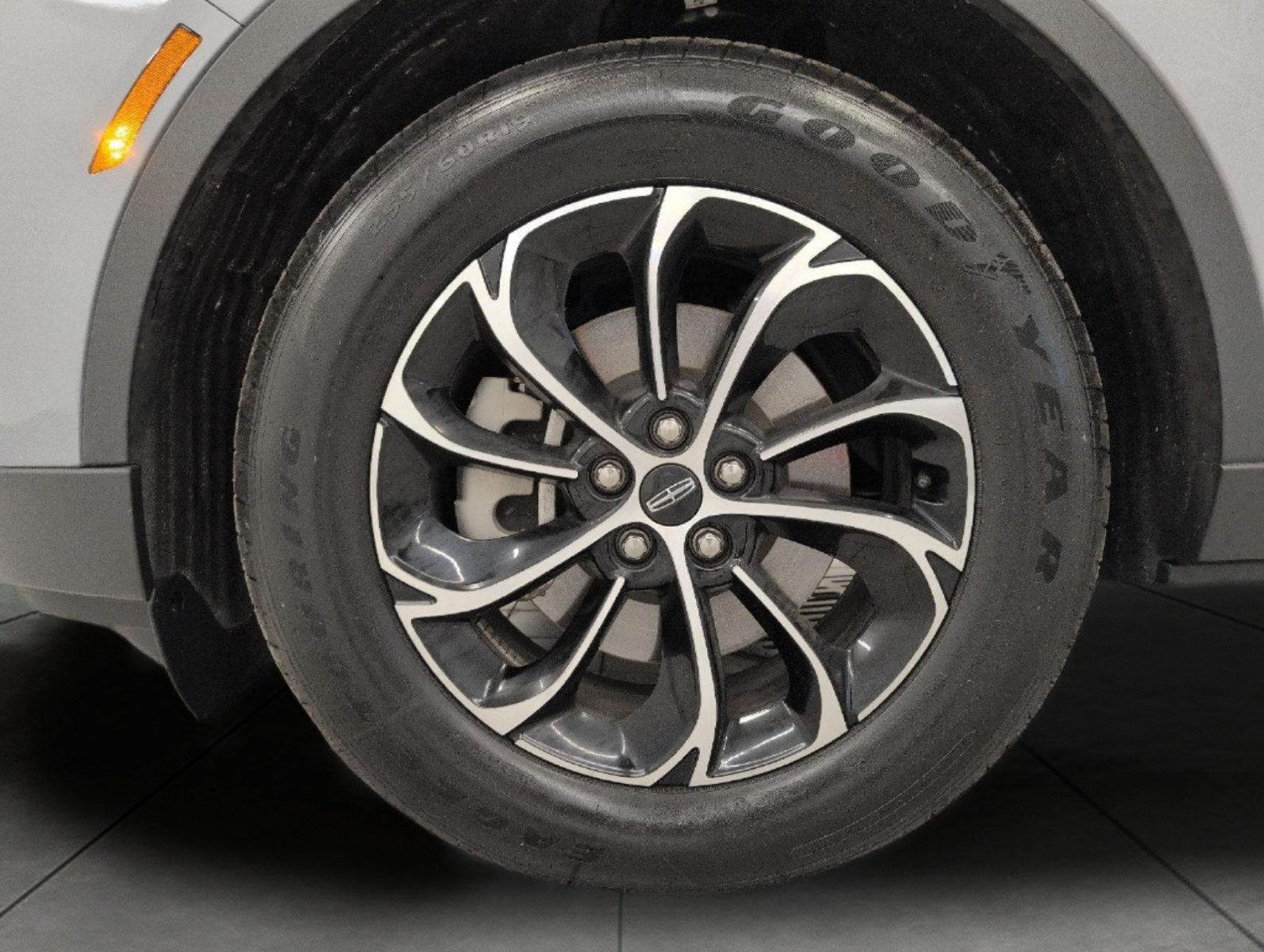 Used 2025 Lincoln Nautilus Premier w/ Equipment Group 102A AWD/4WD image 3