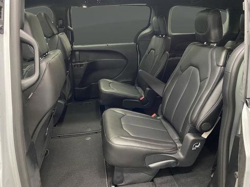 New 2026 Chrysler Pacifica Select w/ S Appearance Package image 30
