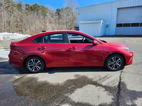 Used 2024 Kia Forte LXS FWD image 9