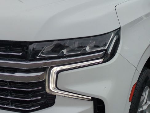 Used 2021 Chevrolet Suburban LT AWD/4WD image 7