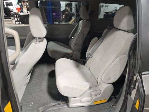 Used 2013 Toyota Sienna LE w/ Towing Pkg FWD image 13