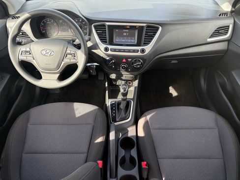 Used 2022 Hyundai Accent SE image 2