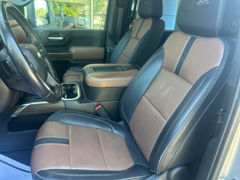 Used 2022 Chevrolet Silverado 2500 High Country w/ Z71 Off-Road Package image 16