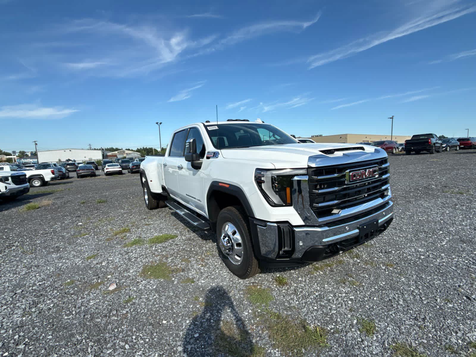 New 2026 GMC Sierra 3500 SLT w/ SLT Premium Package AWD/4WD image 25