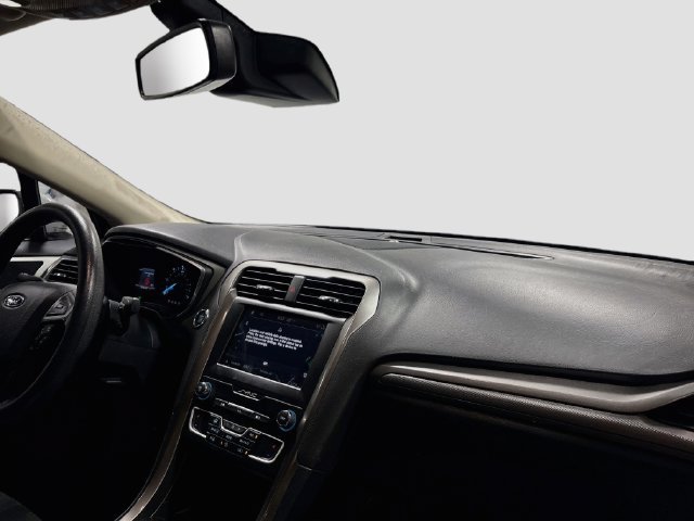 Used 2019 Ford Fusion SE FWD image 23