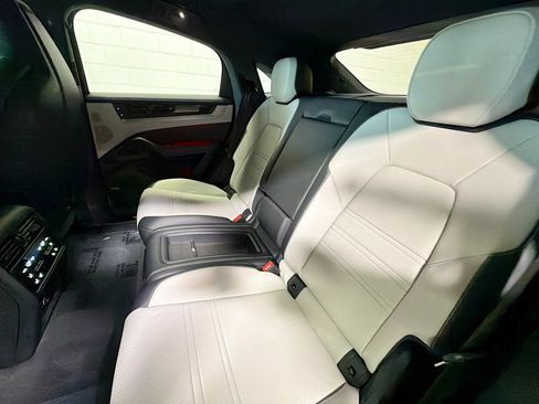 Certified 2025 Porsche Cayenne S AWD/4WD image 21