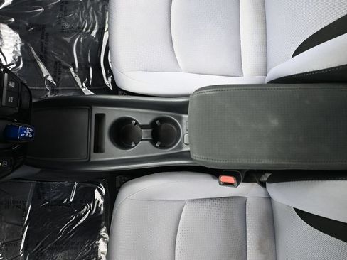 Used 2022 Toyota Prius LE FWD image 34