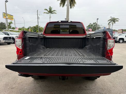 Used 2018 Nissan Titan PRO-4X w/ Pro-4x Convenience Package AWD/4WD image 5