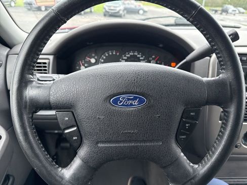 Used 2004 Ford Explorer XLT image 10