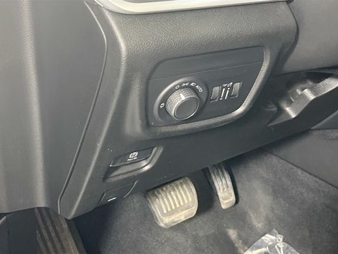 Used 2023 Jeep Grand Cherokee L Laredo AWD/4WD image 10