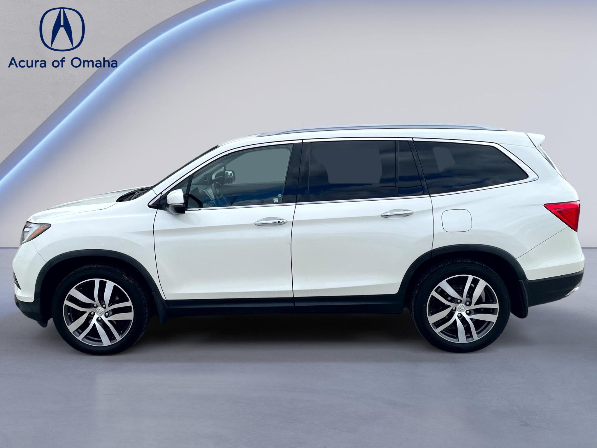 Used 2017 Honda Pilot Touring image 1
