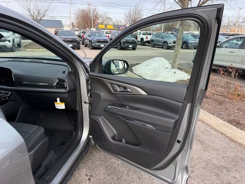 Used 2025 Chevrolet Traverse LT w/ LPO, Floor Liner Package image 23