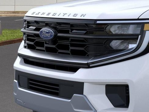 New 2026 Ford Expedition Max Platinum w/ Driver's Package AWD/4WD image 17