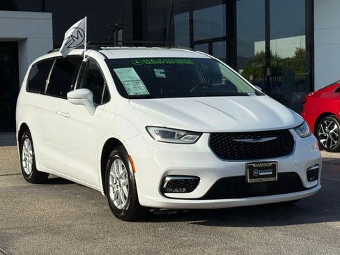 Used 2022 Chrysler Pacifica Touring-L FWD image 7