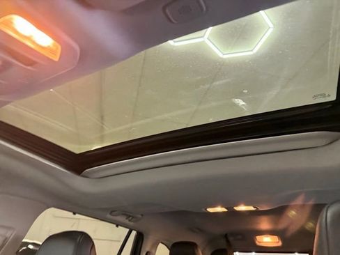 Used 2023 Toyota Highlander L image 30