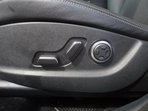 Used 2023 Genesis GV70 2.5T AWD/4WD image 9