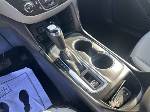 Used 2018 Chevrolet Equinox LS image 19