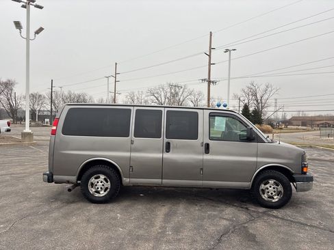 Used 2008 Chevrolet Express 1500 AWD Passenger w/ LT Preferred Equipment Group image 4