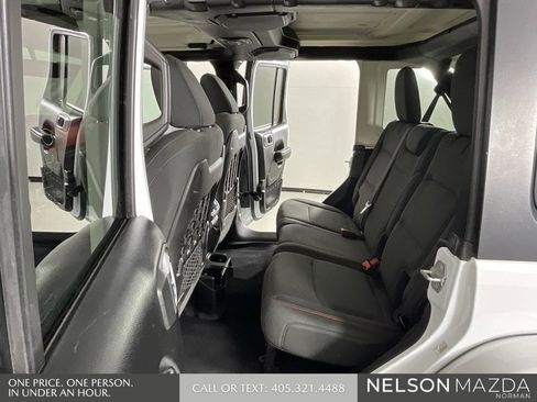 Used 2018 Jeep Wrangler Unlimited Rubicon w/ Dual Top Group image 13