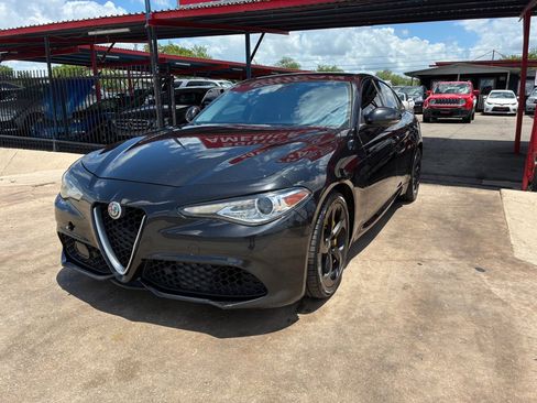Used 2017 Alfa Romeo Giulia RWD image 4